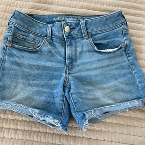 American Eagle size 6 MIDI stretch light wash denim shorts
